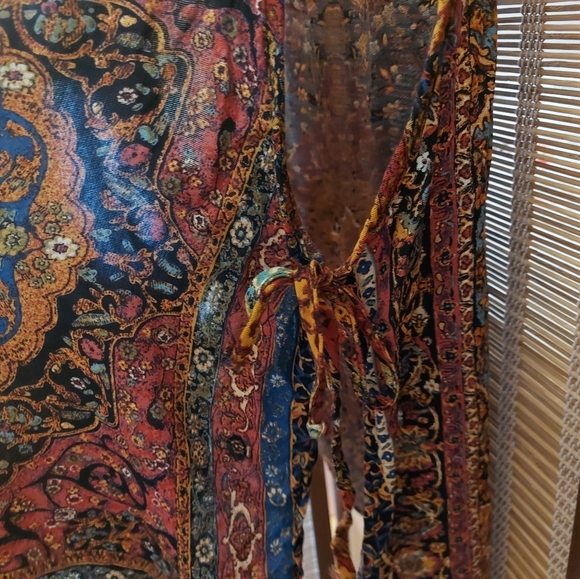 Unique Top - Picture 3 of 5